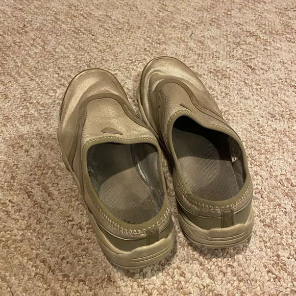 Easy spirit slip on sneaker shoes 8.5 WW - Picture 4 of 6